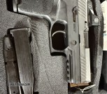 SIG Sauer P320 X-Compact 9mm w/ Romeo1 + Extras